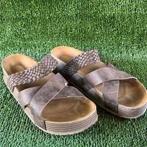 Notations Brown Crisscross Woven Sandals